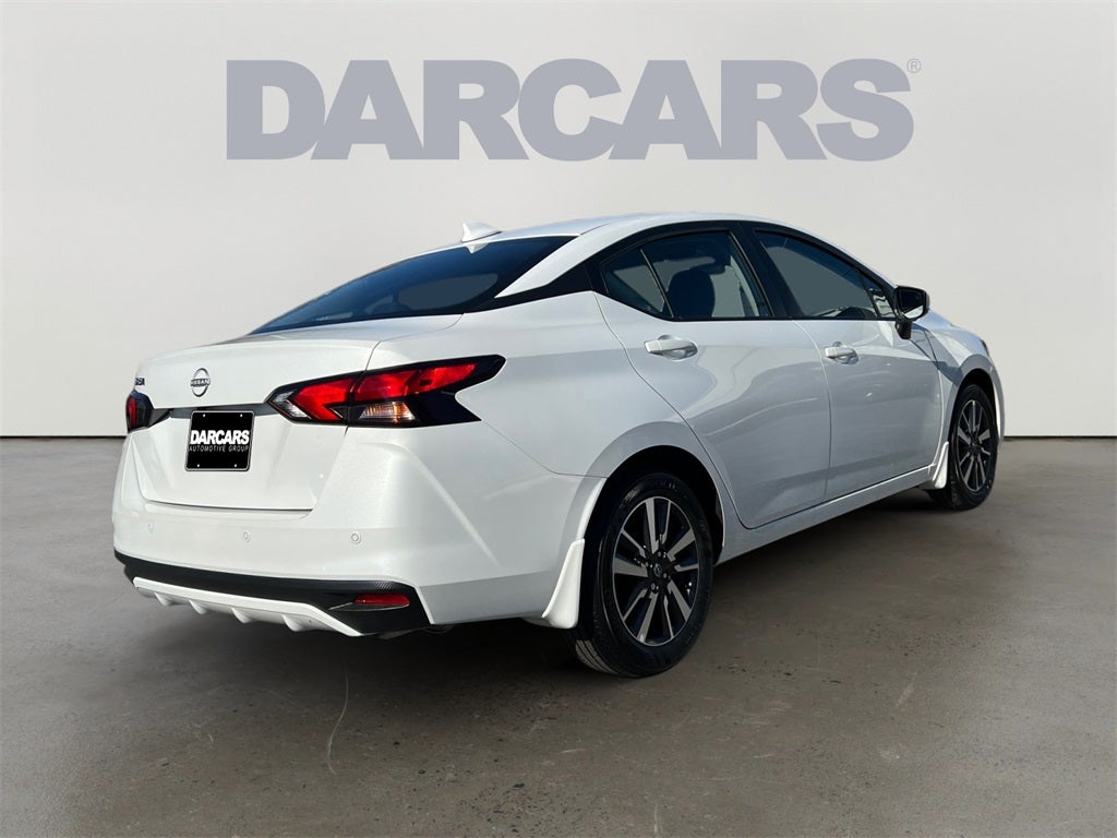 2025 Nissan Versa 1.6 SV One Owner / Splash Guards