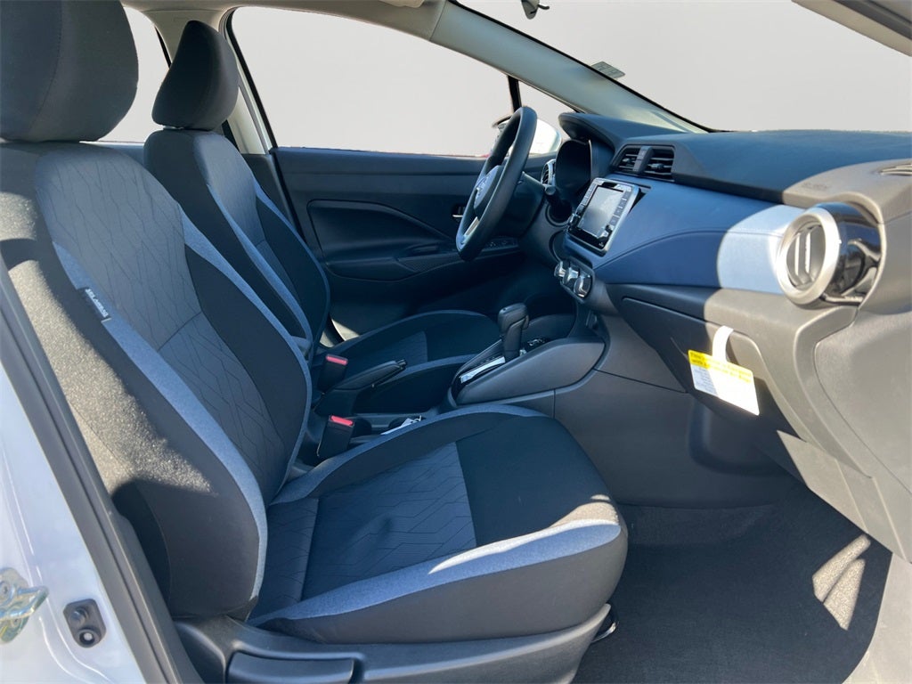 2025 Nissan Versa 1.6 SV One Owner / Splash Guards