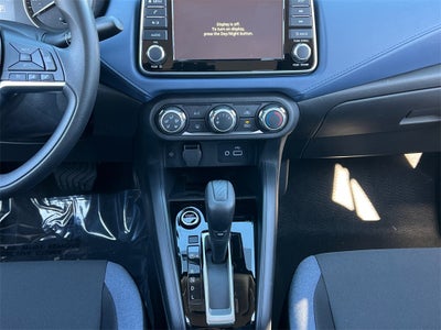 2025 Nissan Versa 1.6 SV / One Owner / Splash Guards