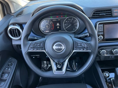 2025 Nissan Versa 1.6 SV / One Owner / Splash Guards