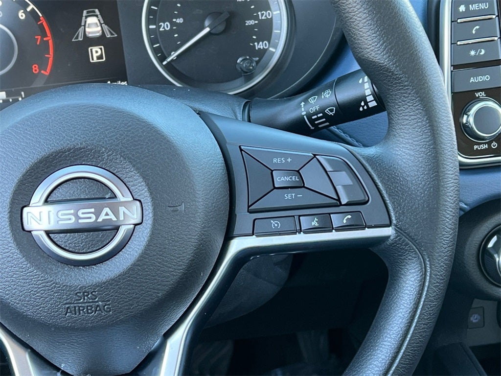 2025 Nissan Versa 1.6 SV / One Owner / Splash Guards