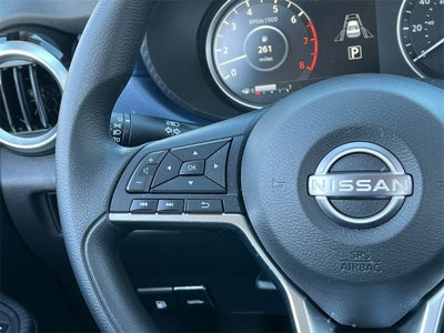 2025 Nissan Versa 1.6 SV / One Owner / Splash Guards