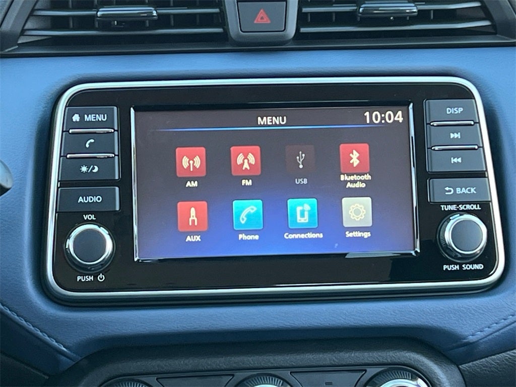 2025 Nissan Versa 1.6 SV / One Owner / Splash Guards