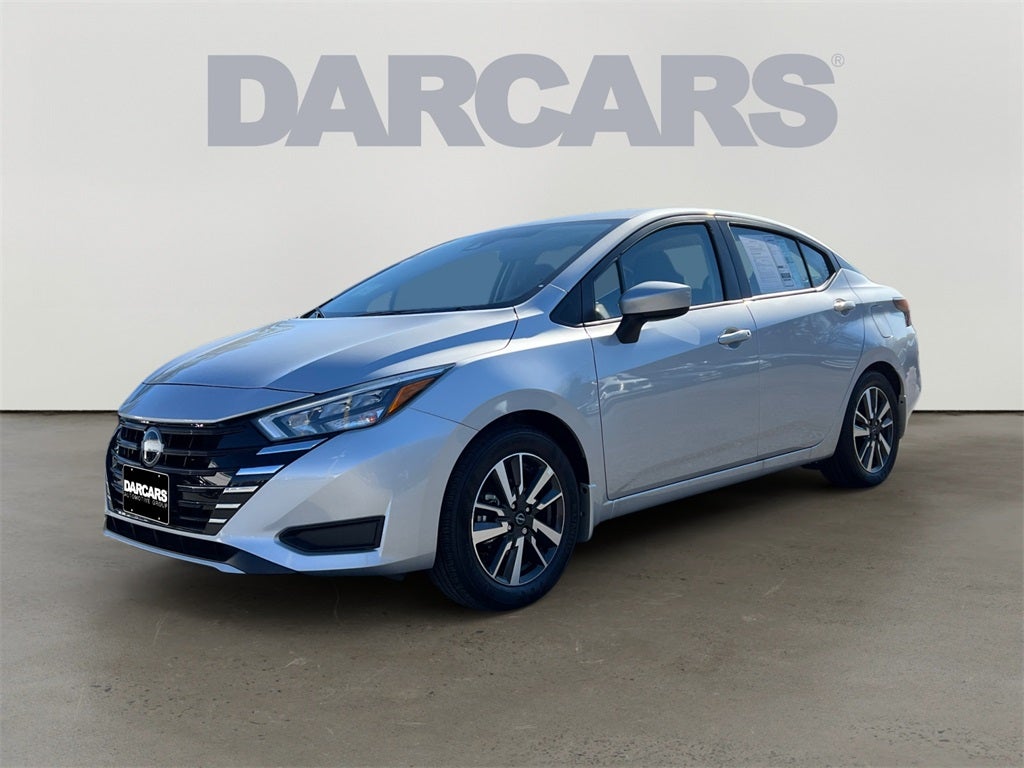 2025 Nissan Versa 1.6 SV / One Owner / Splash Guards
