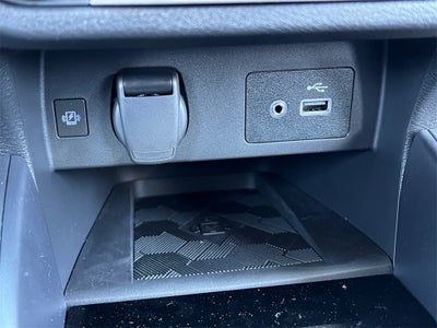 2025 Nissan Versa 1.6 SV / One Owner / Splash Guards