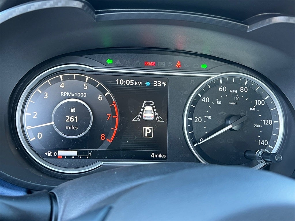 2025 Nissan Versa 1.6 SV / One Owner / Splash Guards