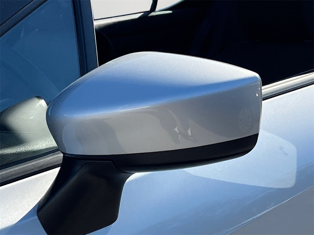 2025 Nissan Versa 1.6 SV / One Owner / Splash Guards