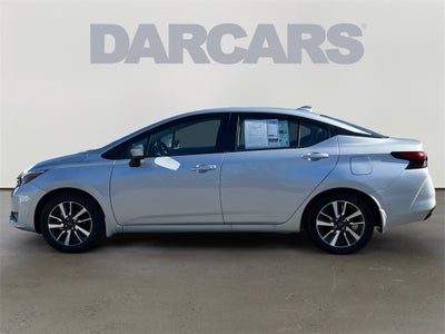 2025 Nissan Versa 1.6 SV / One Owner / Splash Guards