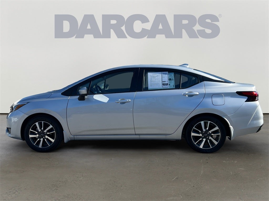 2025 Nissan Versa 1.6 SV / One Owner / Splash Guards