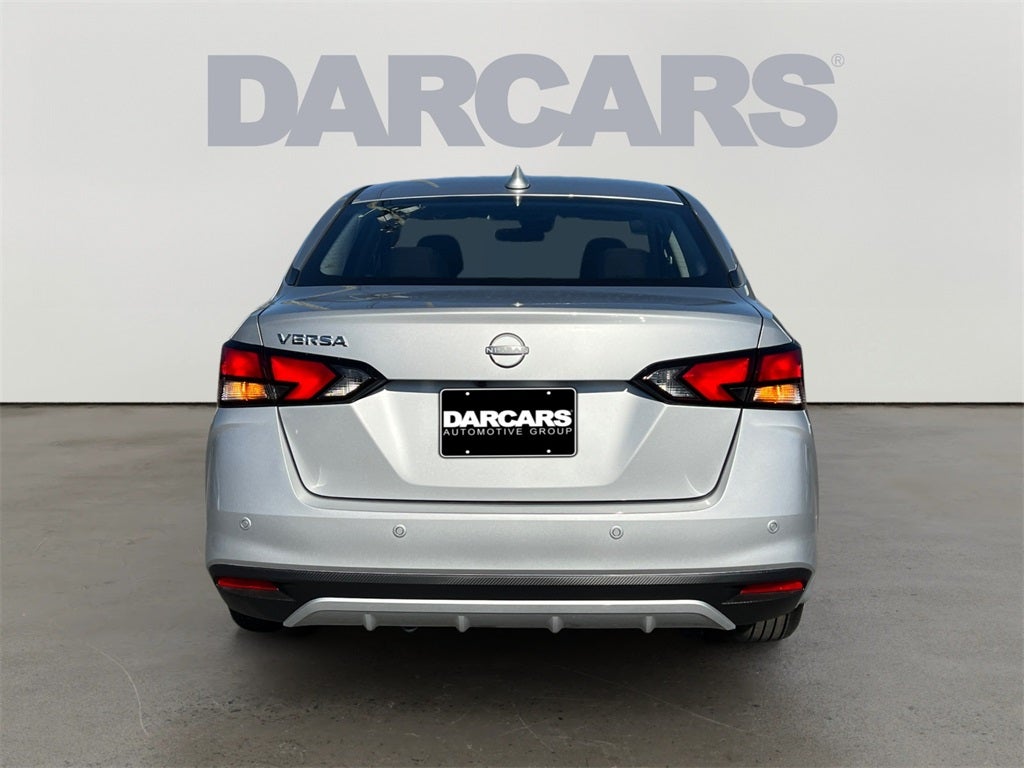 2025 Nissan Versa 1.6 SV / One Owner / Splash Guards