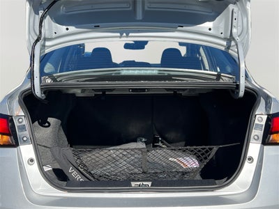 2025 Nissan Versa 1.6 SV / One Owner / Splash Guards