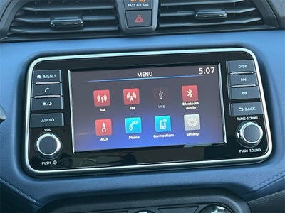 2025 Nissan Versa 1.6 SV / One Owner / Splash Guards