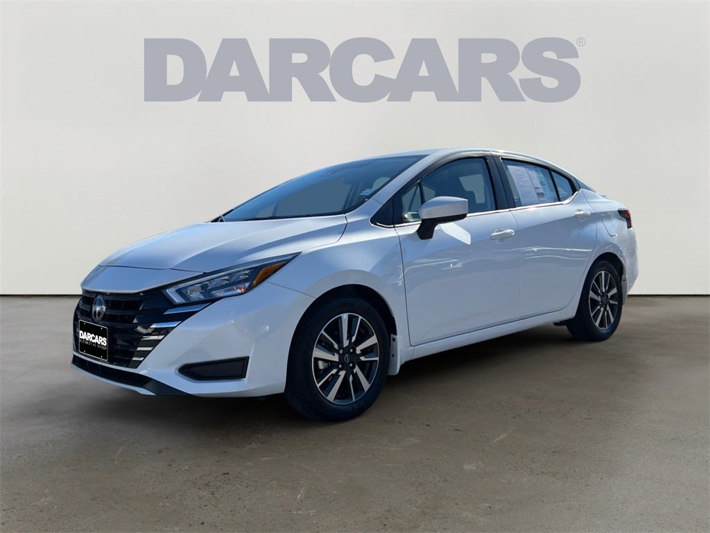 2025 Nissan Versa 1.6 SV / One Owner / Splash Guards