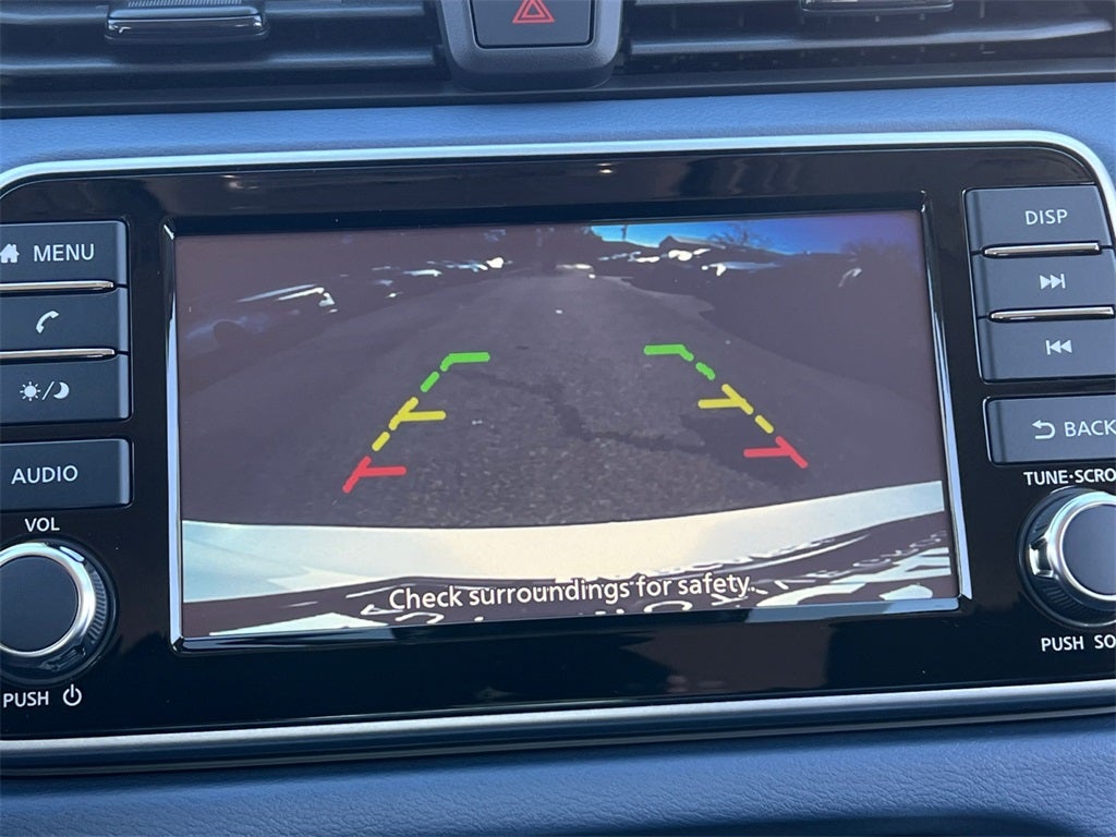 2025 Nissan Versa 1.6 SV / One Owner / Splash Guards