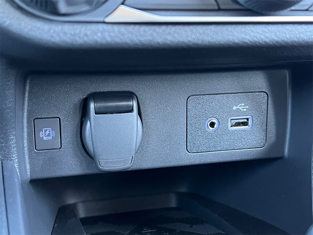 2025 Nissan Versa 1.6 SV / One Owner / Splash Guards