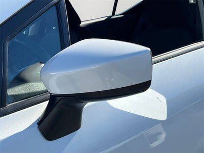 2025 Nissan Versa 1.6 SV / One Owner / Splash Guards