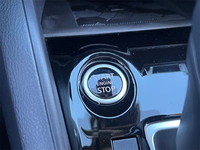 2025 Nissan Versa 1.6 SV / One Owner / Splash Guards