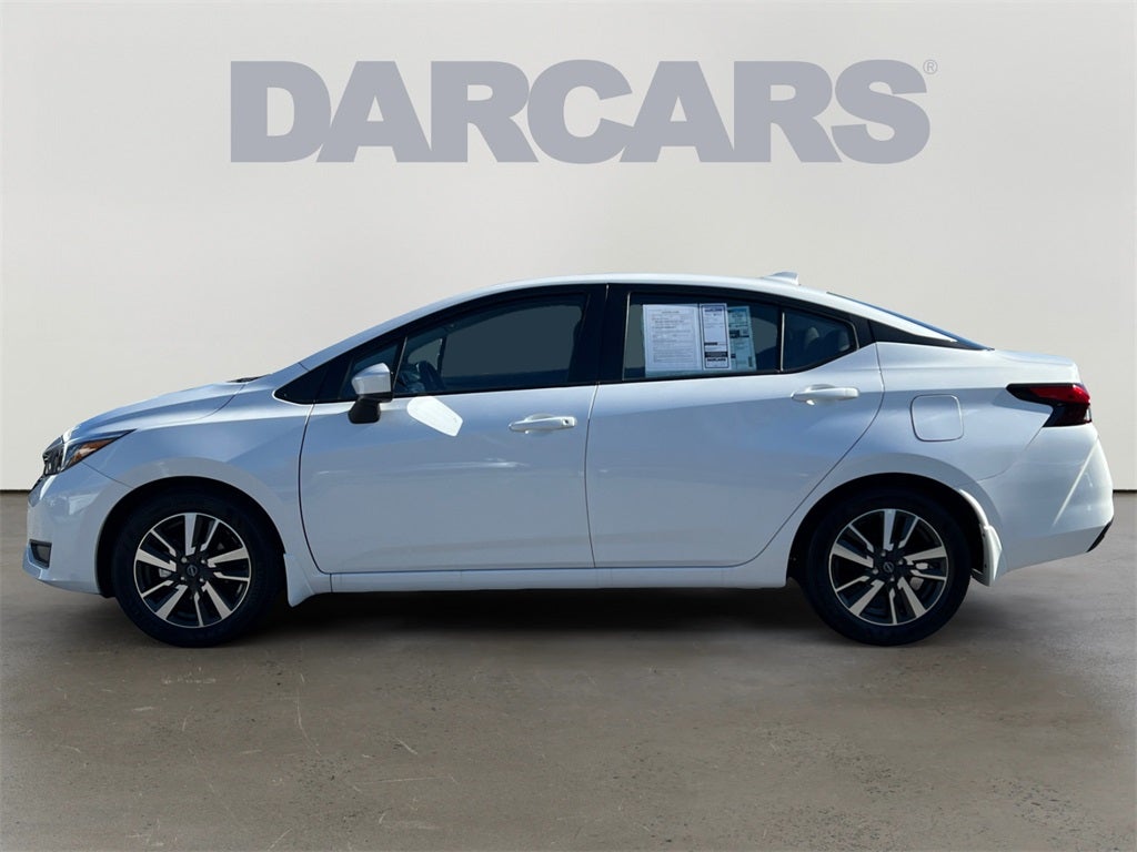 2025 Nissan Versa 1.6 SV / One Owner / Splash Guards