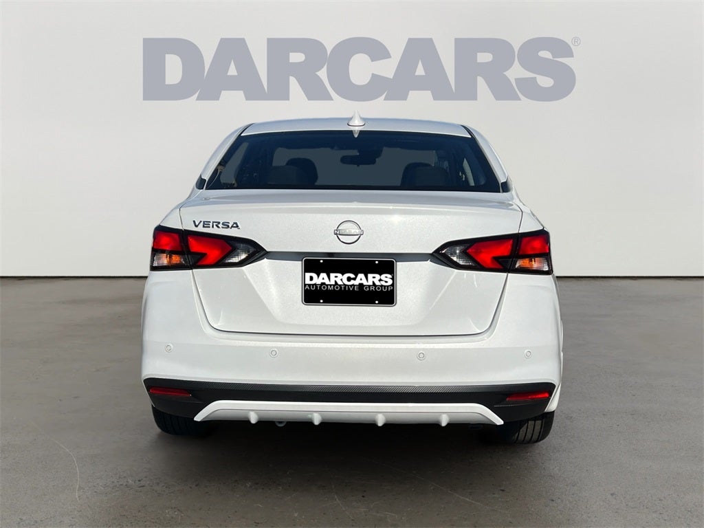 2025 Nissan Versa 1.6 SV / One Owner / Splash Guards