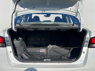 2025 Nissan Versa 1.6 SV / One Owner / Splash Guards