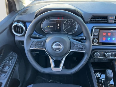 2025 Nissan Versa 1.6 SV / One Owner / Splash Guards