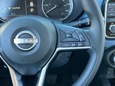 2025 Nissan Versa 1.6 SV / One Owner / Splash Guards