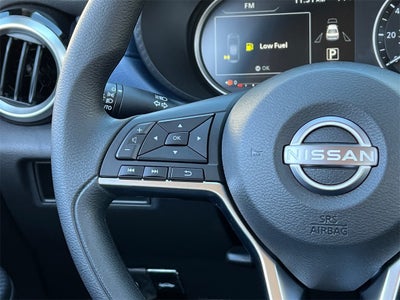 2025 Nissan Versa 1.6 SV / One Owner / Splash Guards