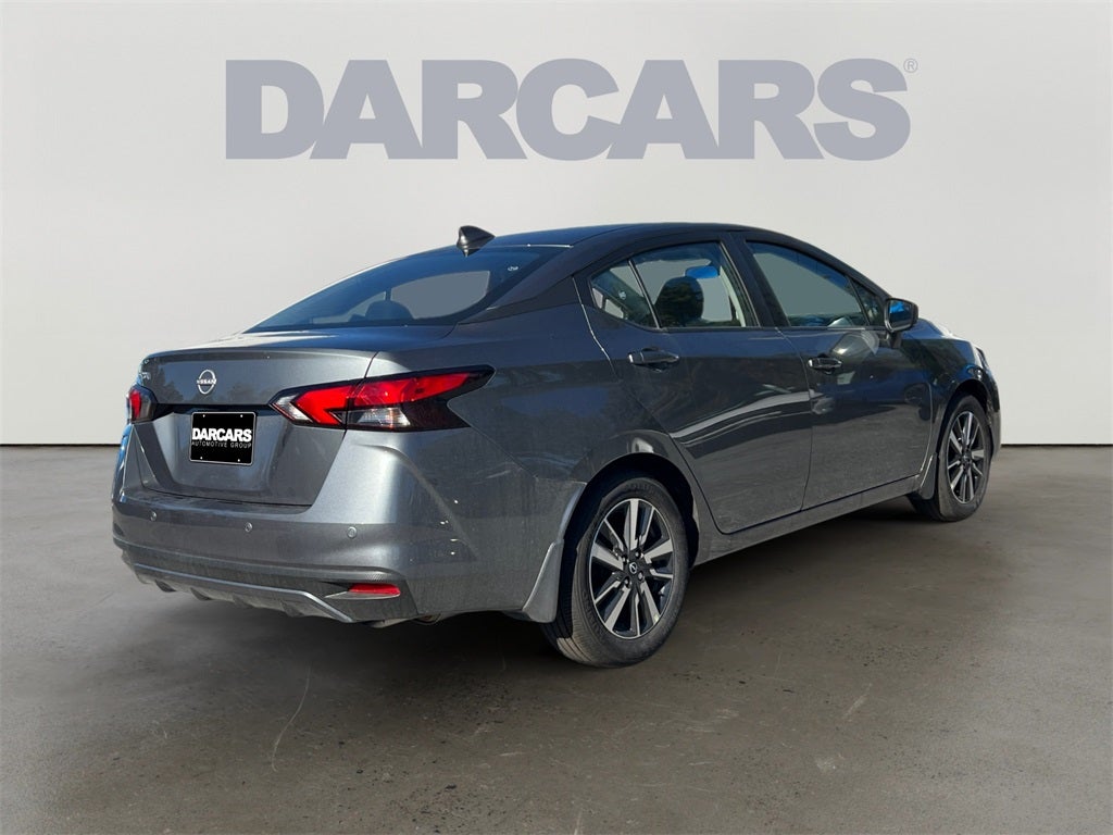 2025 Nissan Versa 1.6 SV / One Owner / Splash Guards