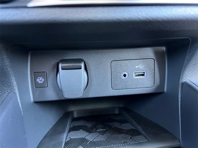 2025 Nissan Versa 1.6 SV / One Owner / Splash Guards