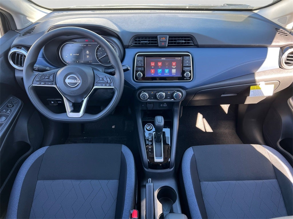 2025 Nissan Versa 1.6 SV / One Owner / Splash Guards