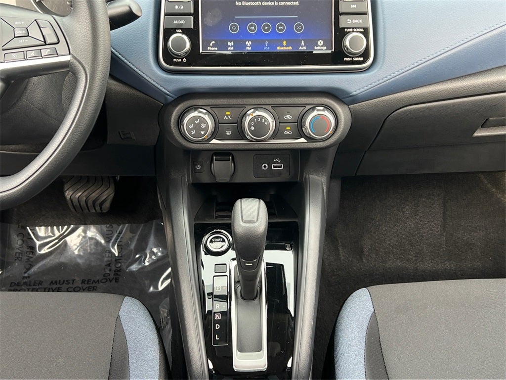 2025 Nissan Versa 1.6 SV One Owner / Splash Guards