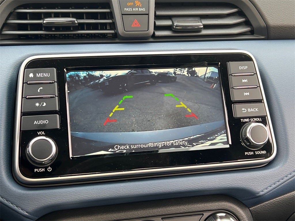 2025 Nissan Versa 1.6 SV One Owner / Splash Guards