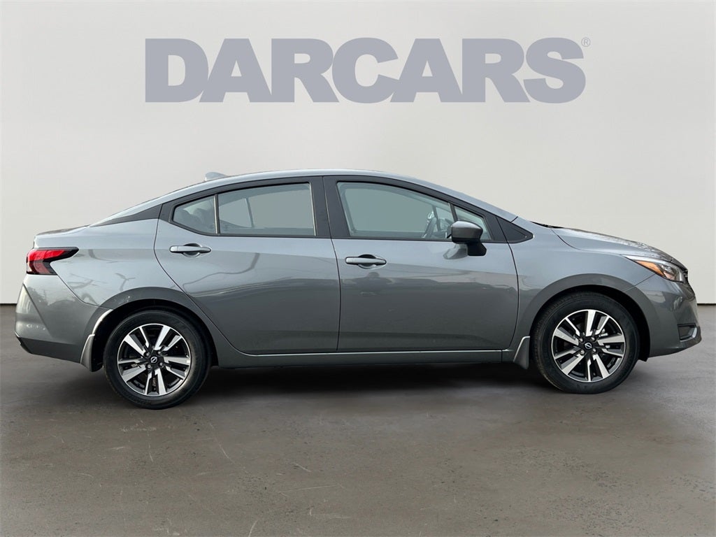 2025 Nissan Versa 1.6 SV One Owner / Splash Guards
