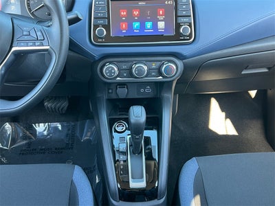 2025 Nissan Versa 1.6 SV / One Owner / Splash Guards