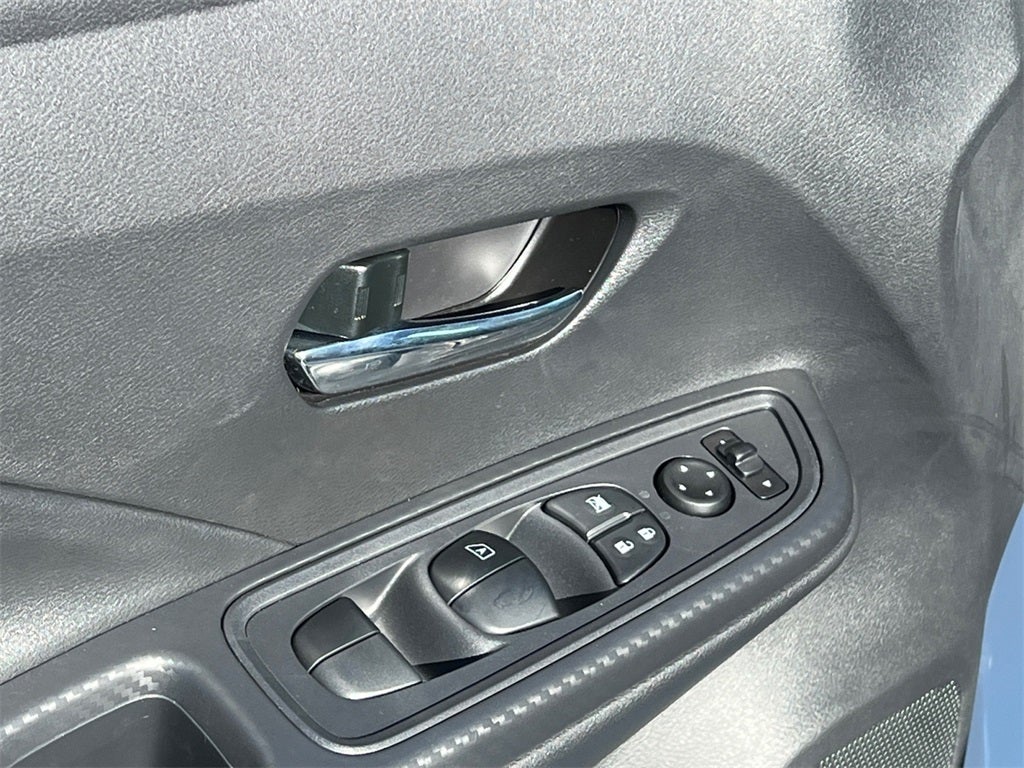 2025 Nissan Versa 1.6 SV / One Owner / Splash Guards