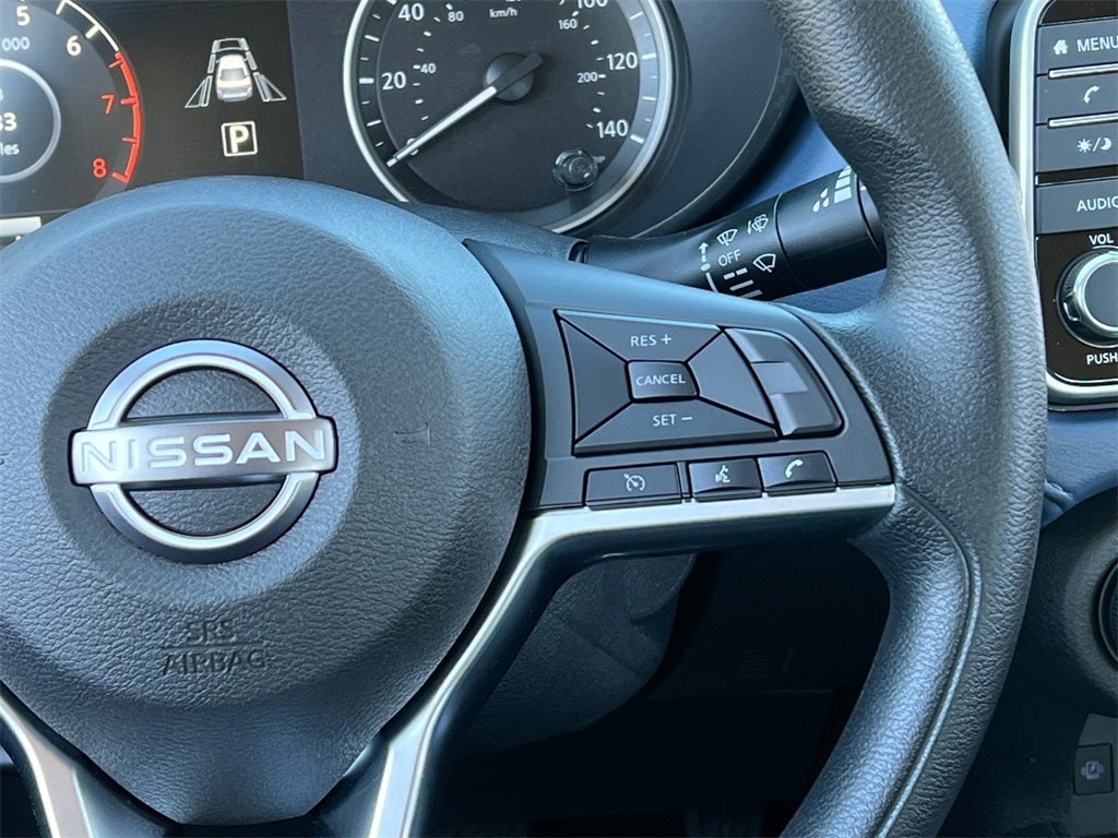 2025 Nissan Versa 1.6 SV / One Owner / Splash Guards