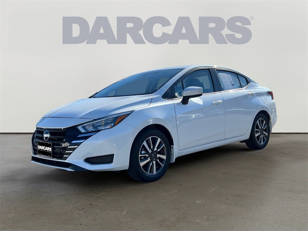 2025 Nissan Versa 1.6 SV / One Owner / Splash Guards