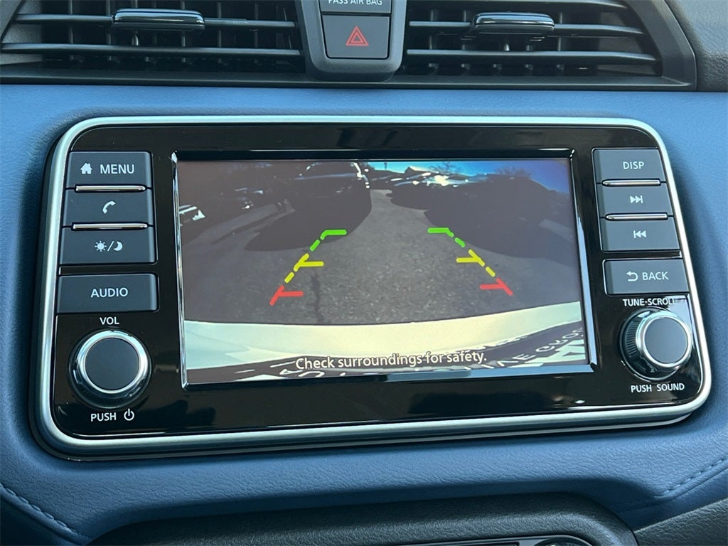 2025 Nissan Versa 1.6 SV / One Owner / Splash Guards