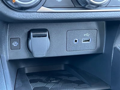 2025 Nissan Versa 1.6 SV / One Owner / Splash Guards