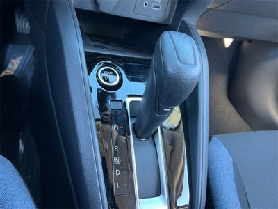 2025 Nissan Versa 1.6 SV / One Owner / Splash Guards