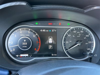 2025 Nissan Versa 1.6 SV / One Owner / Splash Guards