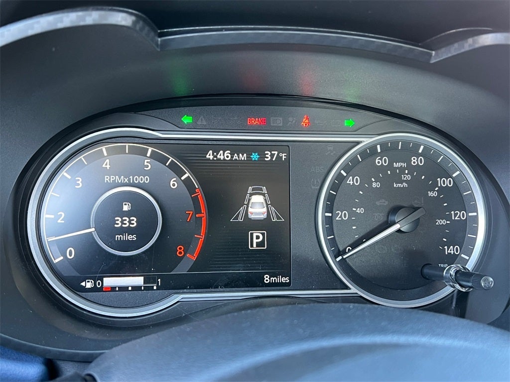 2025 Nissan Versa 1.6 SV / One Owner / Splash Guards