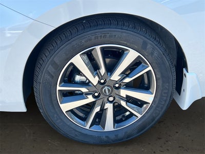 2025 Nissan Versa 1.6 SV / One Owner / Splash Guards