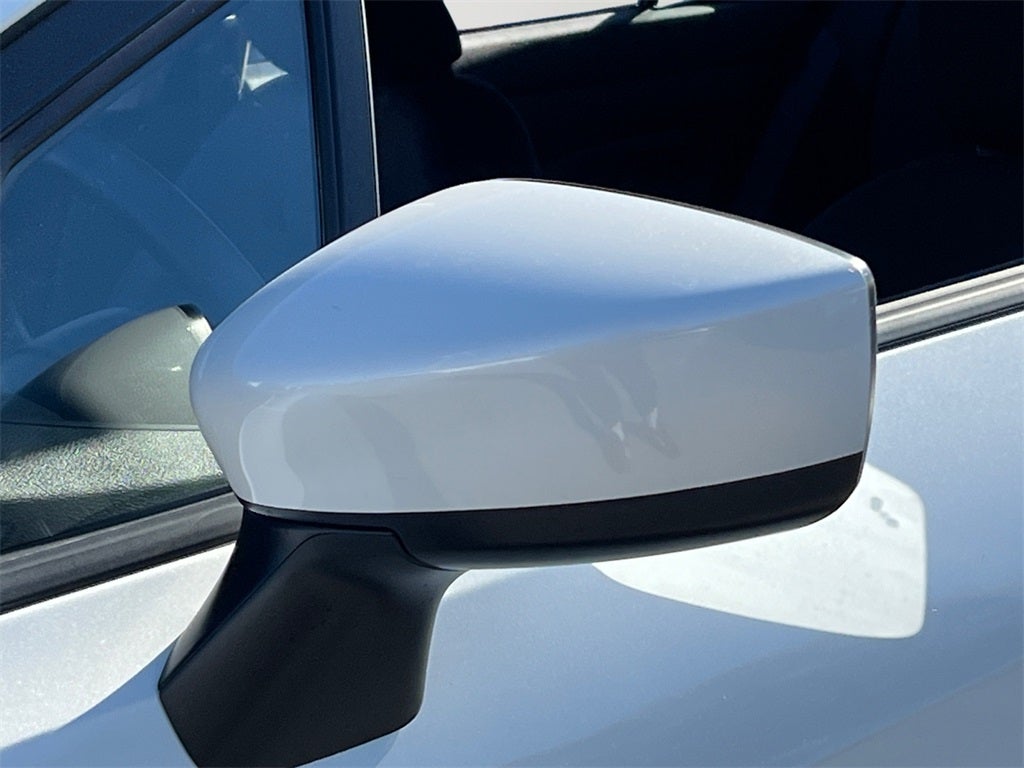 2025 Nissan Versa 1.6 SV / One Owner / Splash Guards