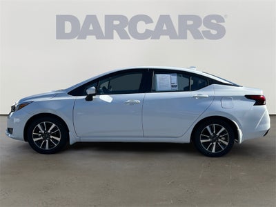 2025 Nissan Versa 1.6 SV / One Owner / Splash Guards