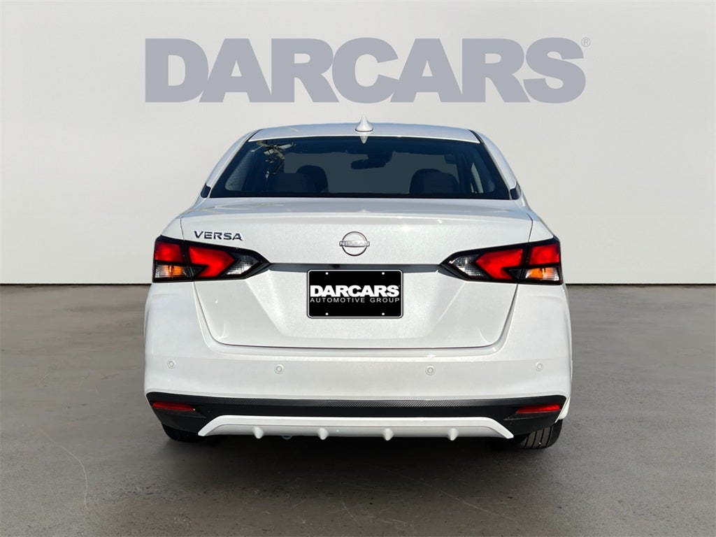 2025 Nissan Versa 1.6 SV / One Owner / Splash Guards