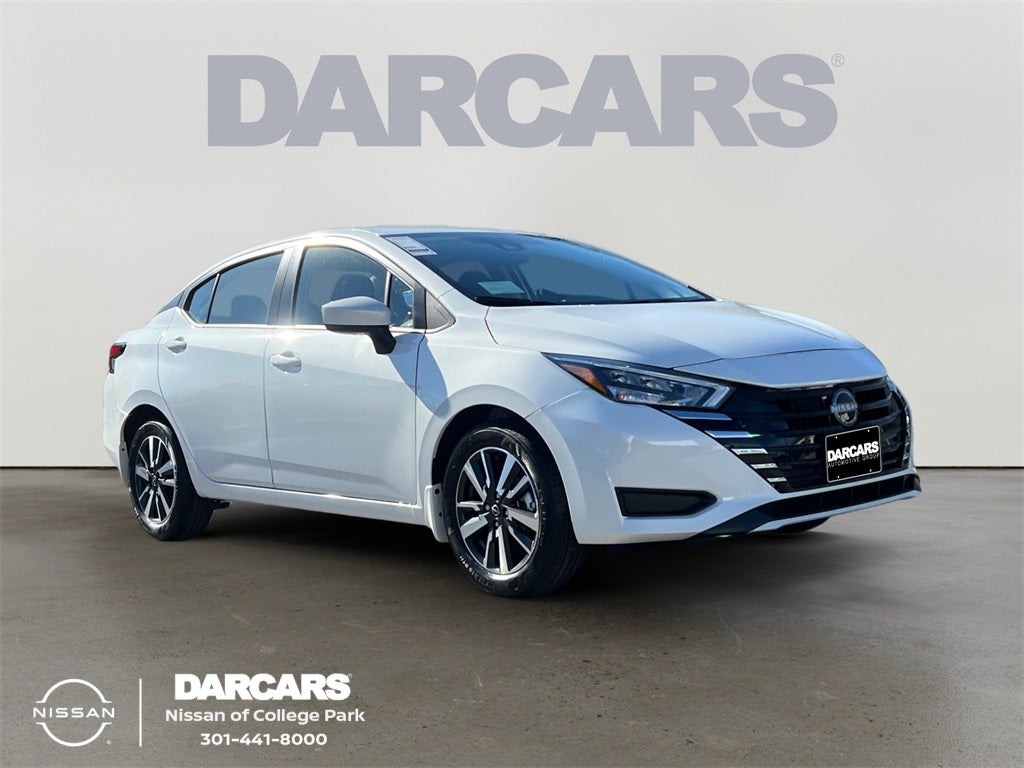 2025 Nissan Versa 1.6 SV / One Owner / Splash Guards