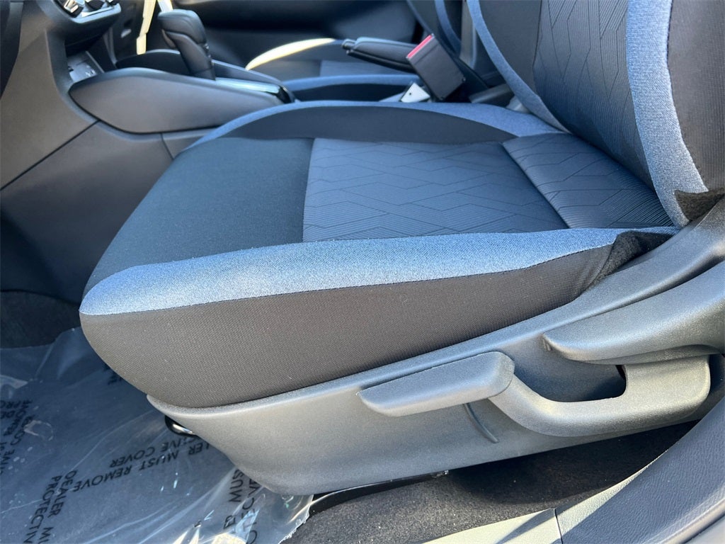 2025 Nissan Versa 1.6 SV / One Owner / Splash Guards