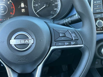 2025 Nissan Versa 1.6 SV / One Owner / Splash Guards