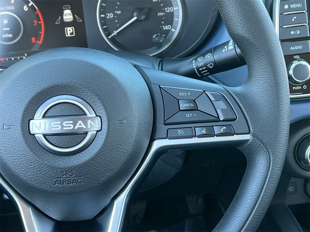 2025 Nissan Versa 1.6 SV / One Owner / Splash Guards